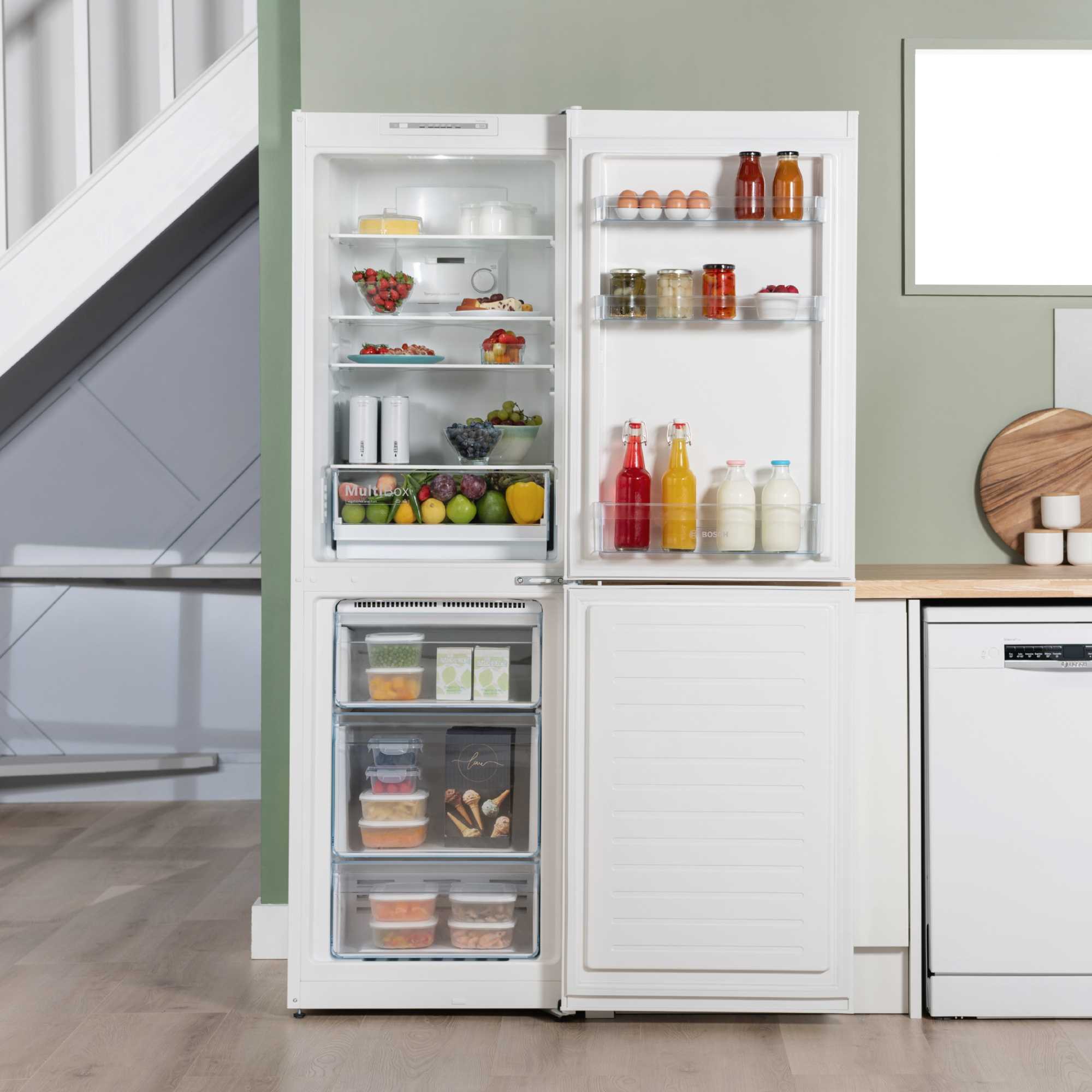 Bosch KGN34NWEAG White Freestanding Frost Free Fridge Freezer - 300L Total Net Capacity